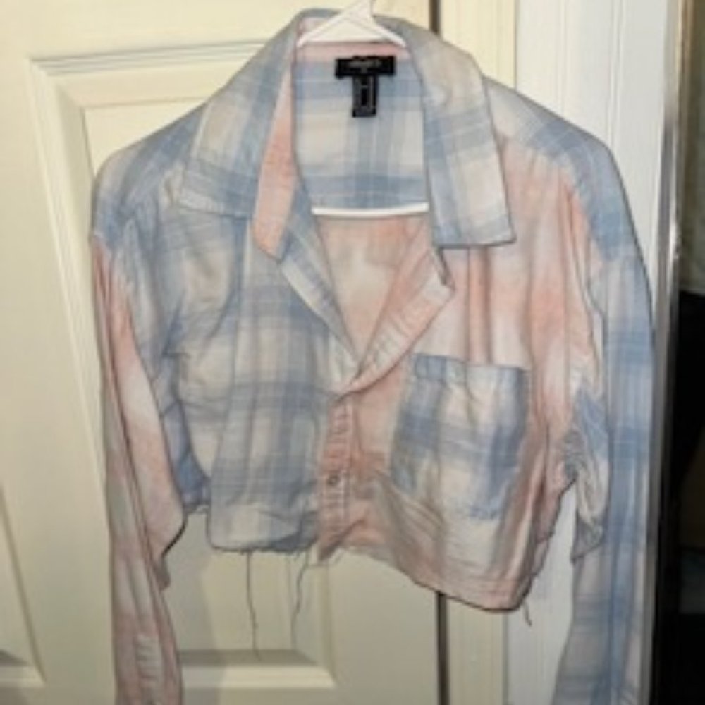 Forever 21 cropped flannel women's medium
